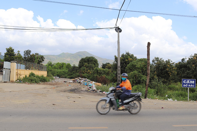 Chỉ đạo chấm dứt tình trạng đốt rác tại vị trí tập kết ở xã Diên Phước