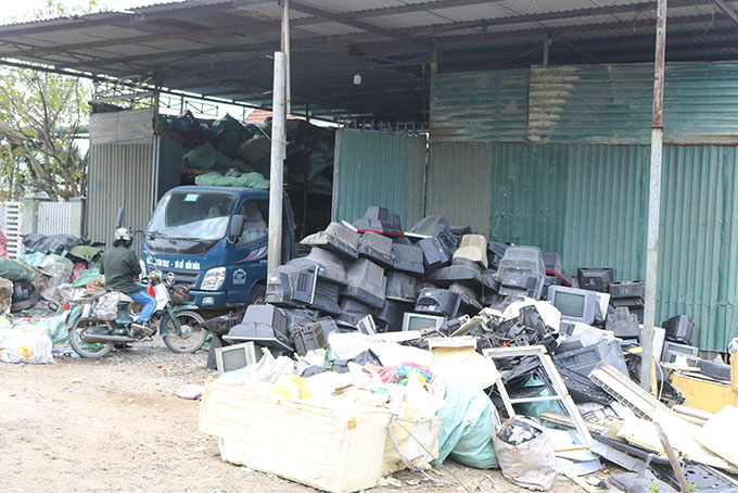Cần có hướng xử lý rác thải điện tử
