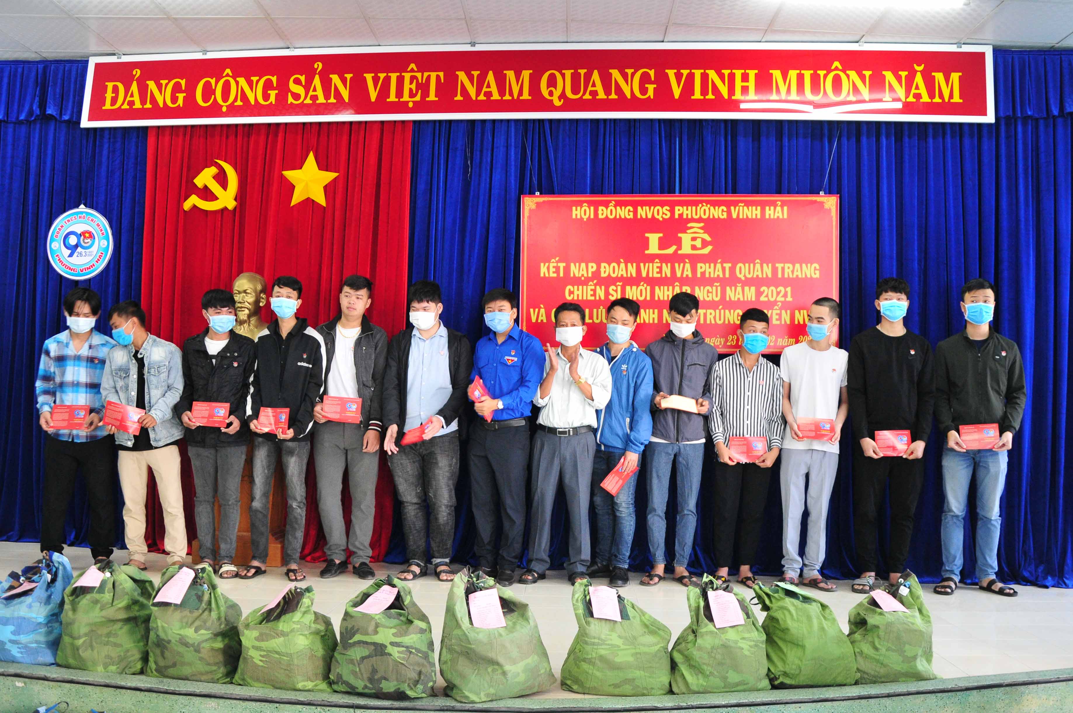 Phường Vĩnh Hải: Kết nạp Đoàn cho 27 thanh niên trúng tuyển nghĩa vụ quân sự năm 2021