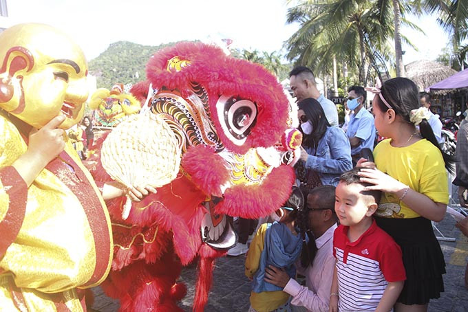 Unicorn dance to start new year at Champa Island Nha Trang
