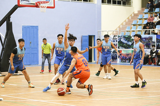 Players competing in a basketball tournament of Nha Trang University