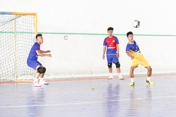  Các cầu thủ Sanvinest Khánh Hòa tập luyện chuẩn bị cho mùa giải mới.
