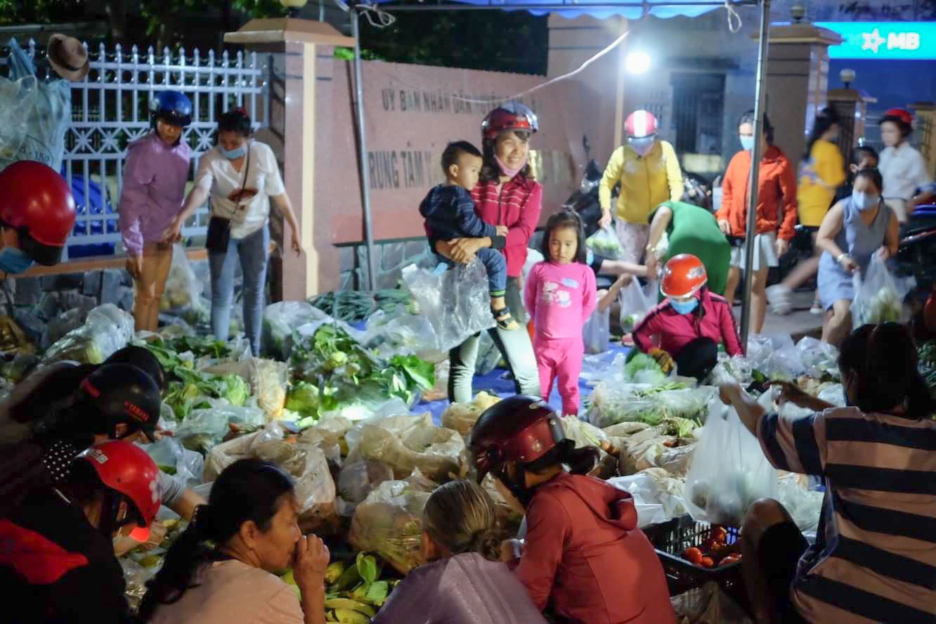 Huyện đoàn Cam Lâm hỗ trợ nông dân tỉnh Hải Dương tiêu thụ nông sản