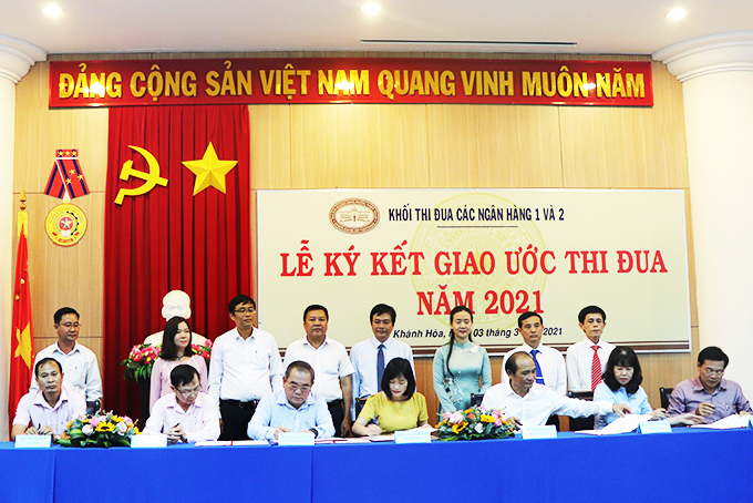 Khối thi đua các ngân hàng 1 và ngân hàng 2: Ký giao ước thi đua năm 2021