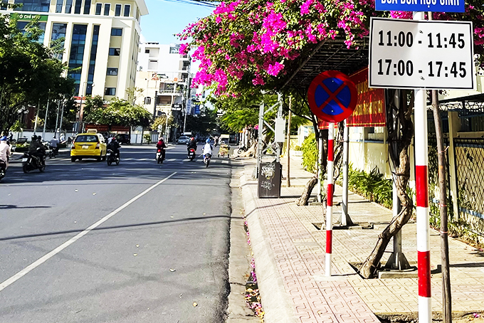Vị trí đặt biển cấm dừng, đỗ ô tô chưa hợp lý