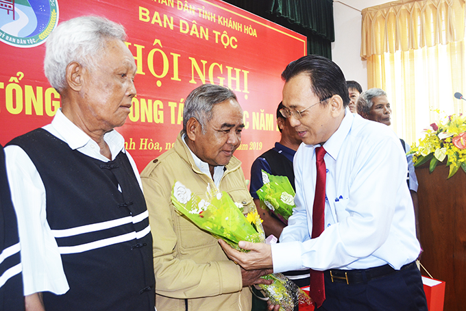 Bóng cả của thôn