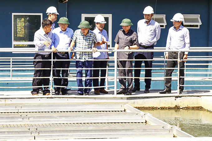 Lãnh đạo tỉnh kiểm tra công tác bảo đảm nước sinh hoạt tại Nhà máy nước Cam Lâm trong đợt hạn hán tháng 5-2020.