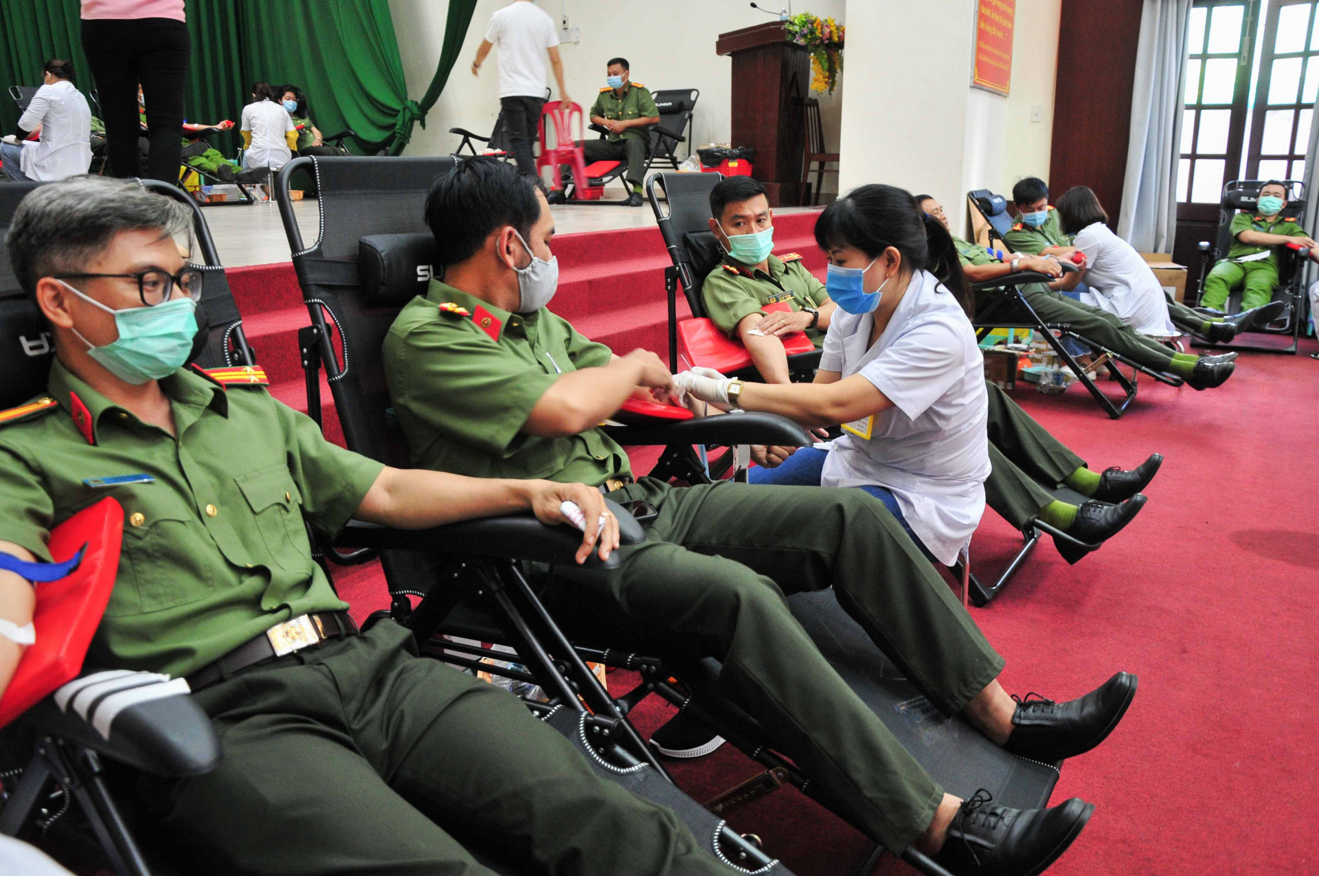 Ngày hội thu hút gần 600 cán bộ, chiến sĩ tham gia hiến máu