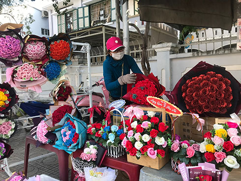 Thị trường hoa ngày 8-3 đa dạng và phong phú