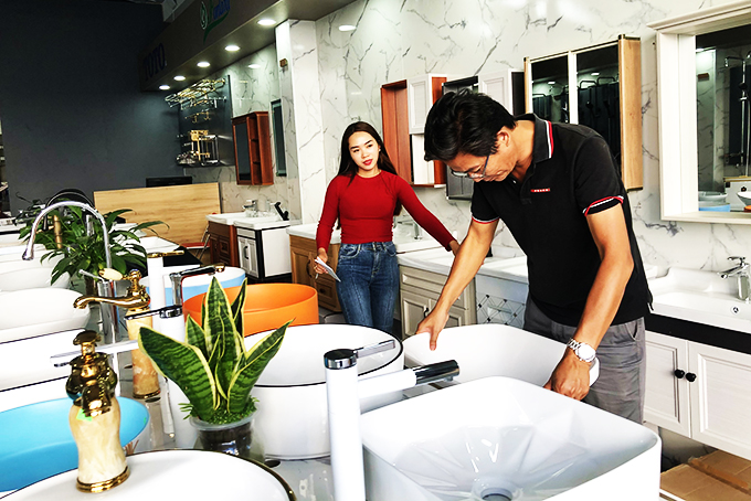 Thị trường vật liệu xây dựng: Kém sôi động, giá vẫn tăng cao