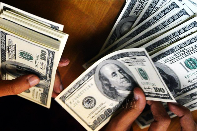 Tỷ giá trung tâm tiếp tục tăng, USD trên thị trường tự do giảm