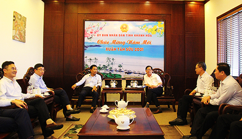 Chủ tịch UBND tỉnh Nguyễn Tấn Tuân làm việc với lãnh đạo Tổng Công ty Truyền tải điện quốc gia