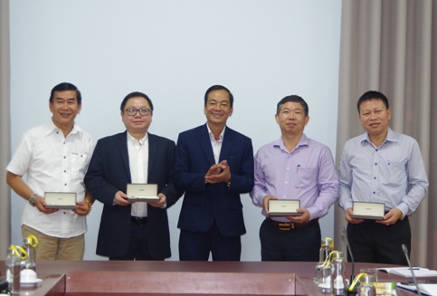 Trường Sĩ quan Thông tin trao đổi vấn đề hợp tác phát triển các dự án với các doanh nghiệp