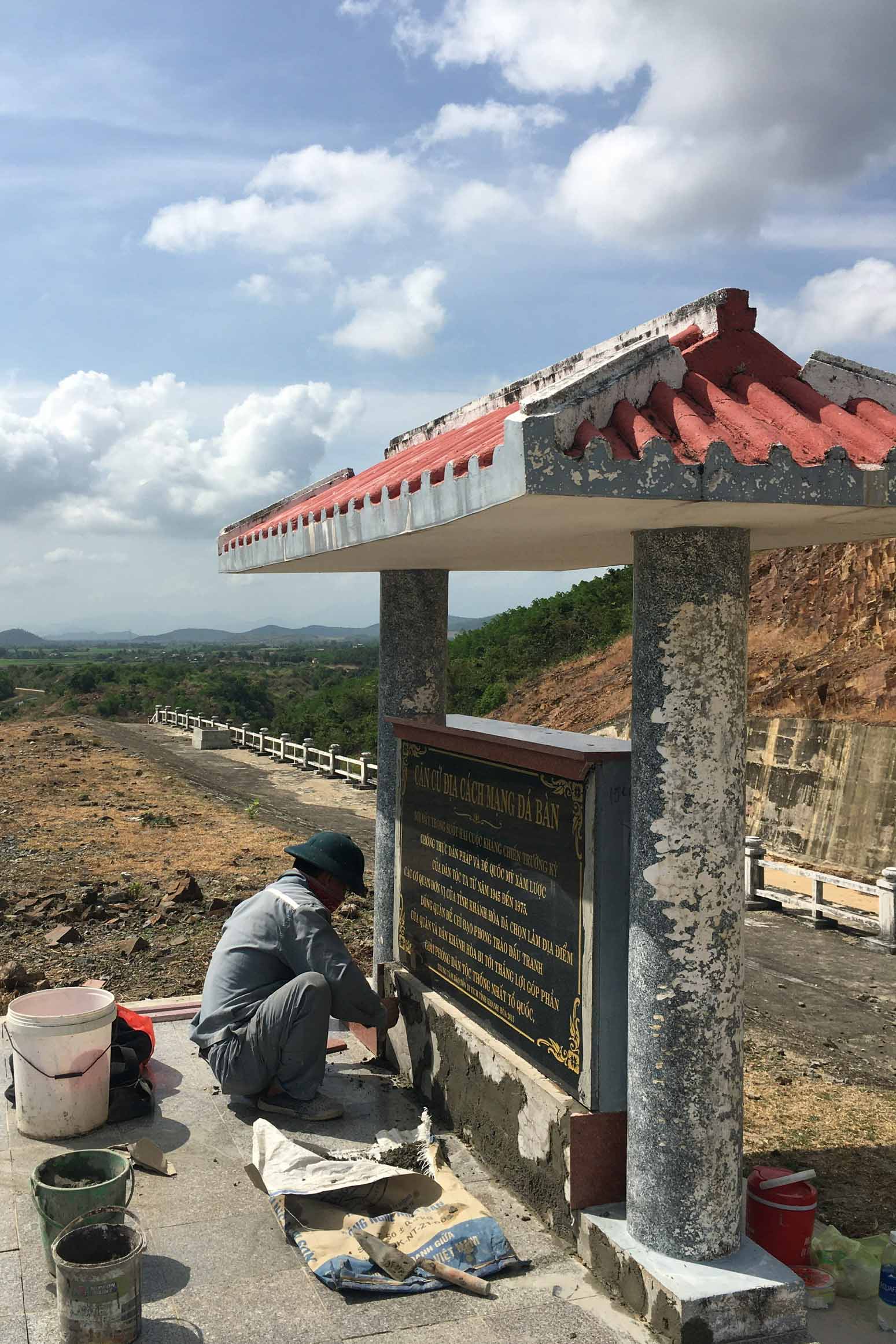 Lấy ý kiến về bia di tích lịch sử căn cứ cách mạng Đá Bàn