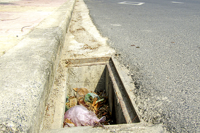Nhiều cống thoát nước không có nắp đậy