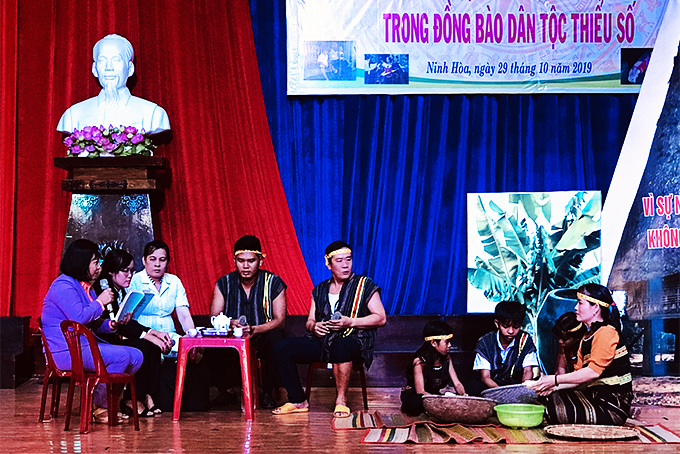 Tiếp tục các chính sách dân số vùng đồng bào dân tộc thiểu số