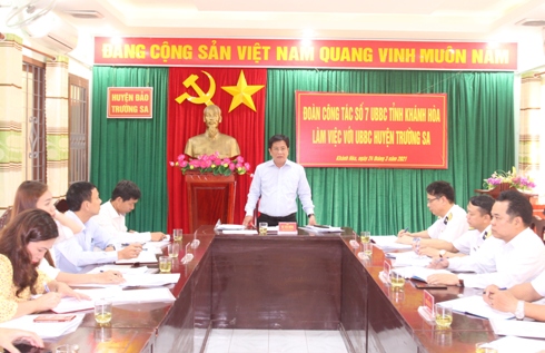 Kiểm tra công tác chuẩn bị bầu cử tại huyện Trường Sa