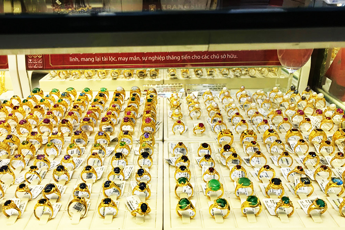 Giá vàng trong nước giảm, nhưng vẫn cao hơn giá thế giới khoảng 7,4 triệu đồng/lượng