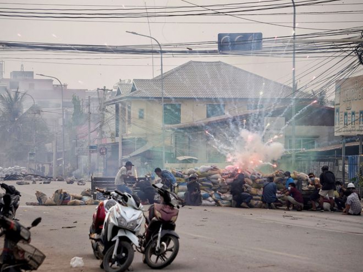 Chính quyền quân sự Myanmar thả hàng trăm người biểu tình