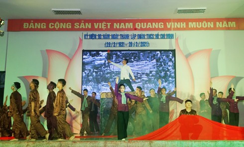 Các hoạt cảnh đặc sắc tuyên truyền về truyền thống vẻ vang của Đoàn TNCS Hồ Chí Minh.