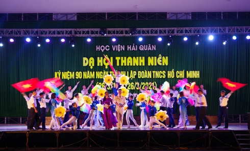 Tiết mục văng nghệ chào mừng đêm dạ hội.