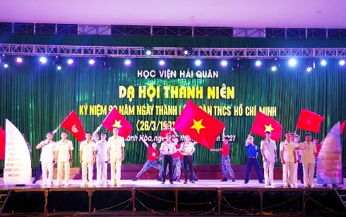 Các thí sinh trình bày phần thi tuyên truyền viên trẻ.