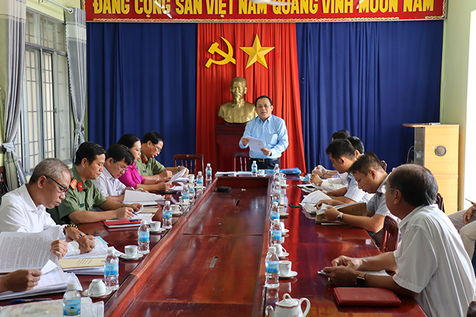 Đồng chí Lê Hữu Hoàng kiểm tra công tác chuẩn bị bầu cử tại phường Ba Ngòi