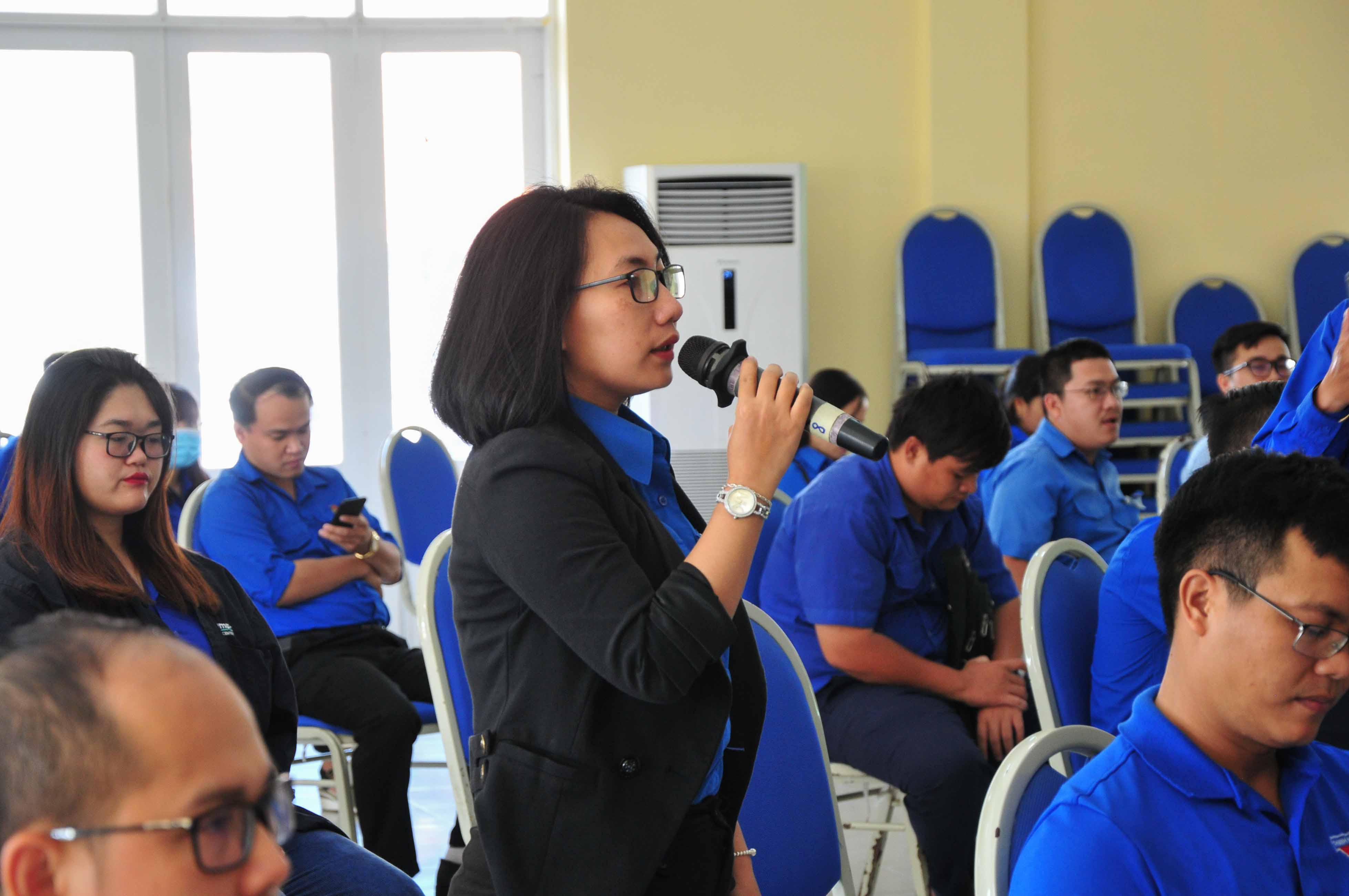 Thanh niên nêu kiến nghị đến lãnh đạo thành phố