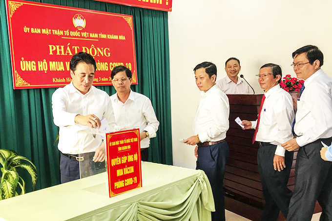 Chung tay ủng hộ kinh phí mua vắc xin phòng Covid-19