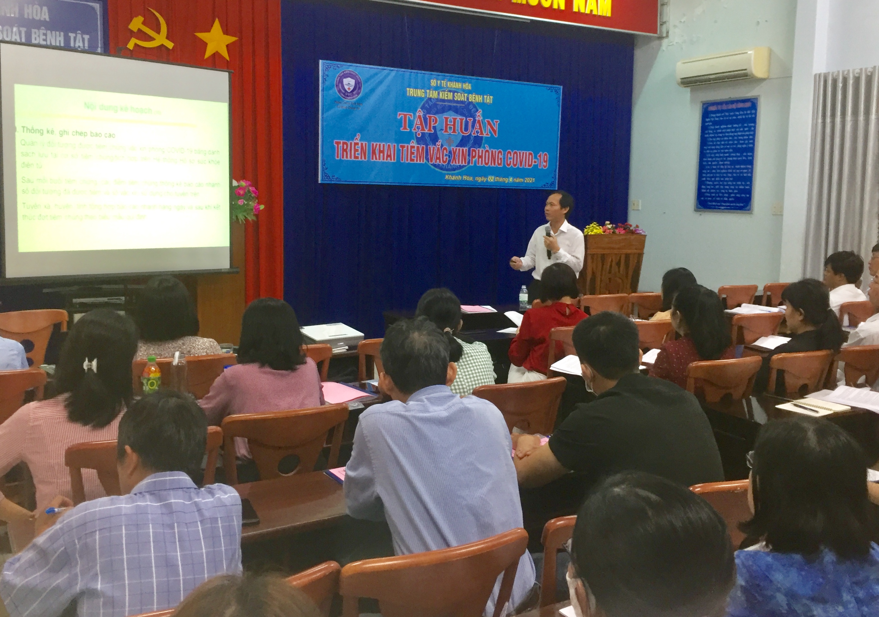 Tập huấn triển khai tiêm vắc xin phòng Covid-19