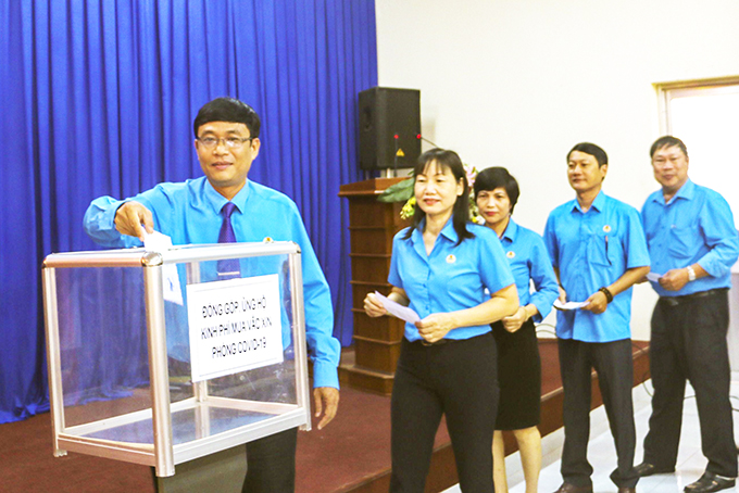 Liên đoàn Lao động tỉnh Khánh Hòa phát động hưởng ứng chương trình mua vắc xin phòng Covid-19