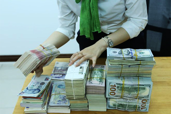 Giá USD ngày 5.4.2021: Tăng mạnh trên thị trường 'chợ đen'