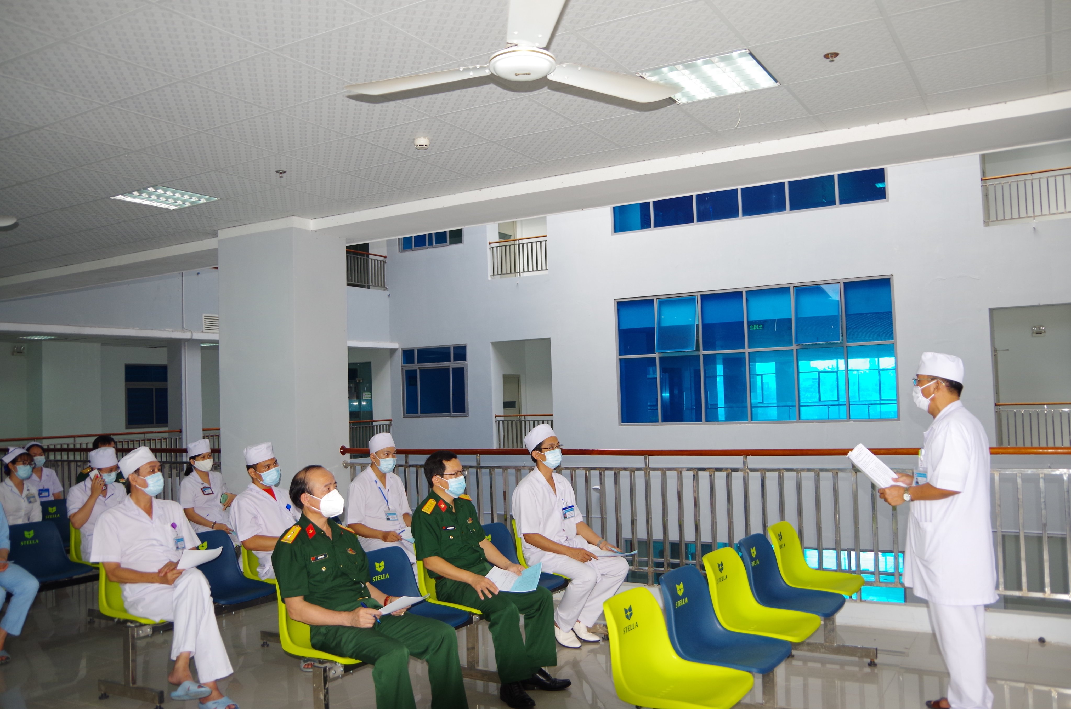 Bệnh viện Quân y 87 tiêm vắc xin phòng Covid-19 cho cán bộ, nhân viên