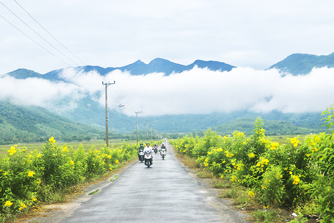 Mô hình tuyến đường “Sáng - xanh - sạch - đẹp” của Mặt trận xã Diên Điền, huyện Diên Khánh.