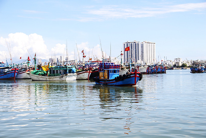 Các tàu cá neo đậu tại cảng Hòn Rớ (TP. Nha Trang).