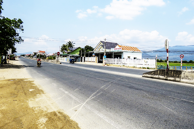 Sẽ làm đường gom Quốc lộ 1 qua xã Vạn Bình