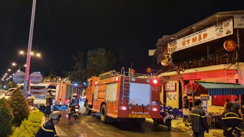 Cháy căn nhà trong hẻm đông dân cư, cụ bà 76 tuổi được hàng xóm cứu