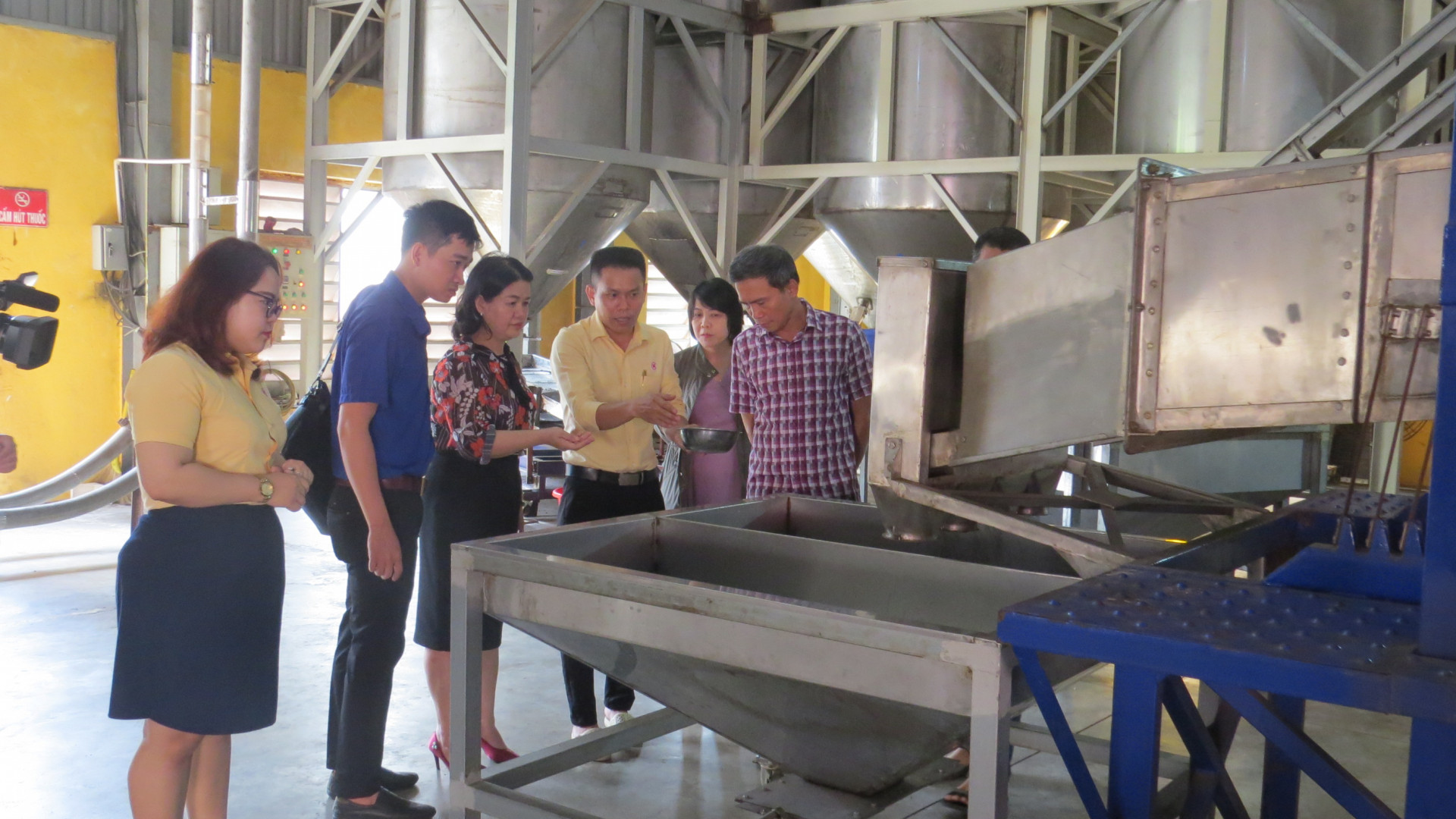 Đoàn khảo sát tại Nhà máy sản xuất cà phê Công ty CP Cà phê Mê Trang