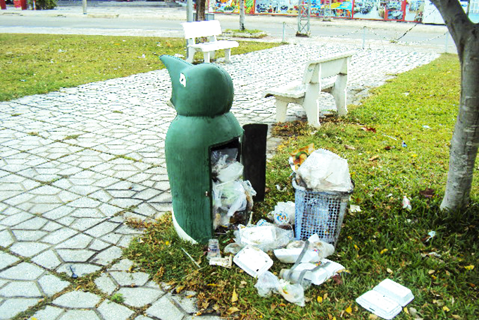 Nhếch nhác nơi công viên