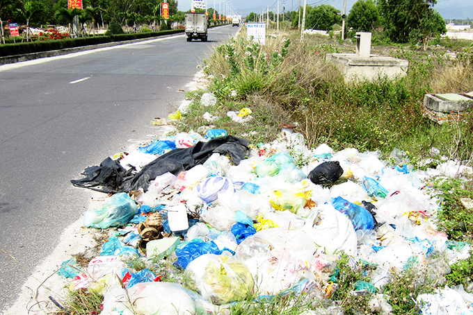 Cần thùng thu gom rác