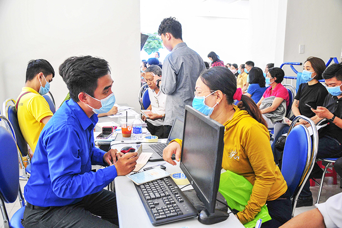 Lực lượng đoàn viên, thanh niên: Phối hợp, hỗ trợ người dân làm căn cước công dân