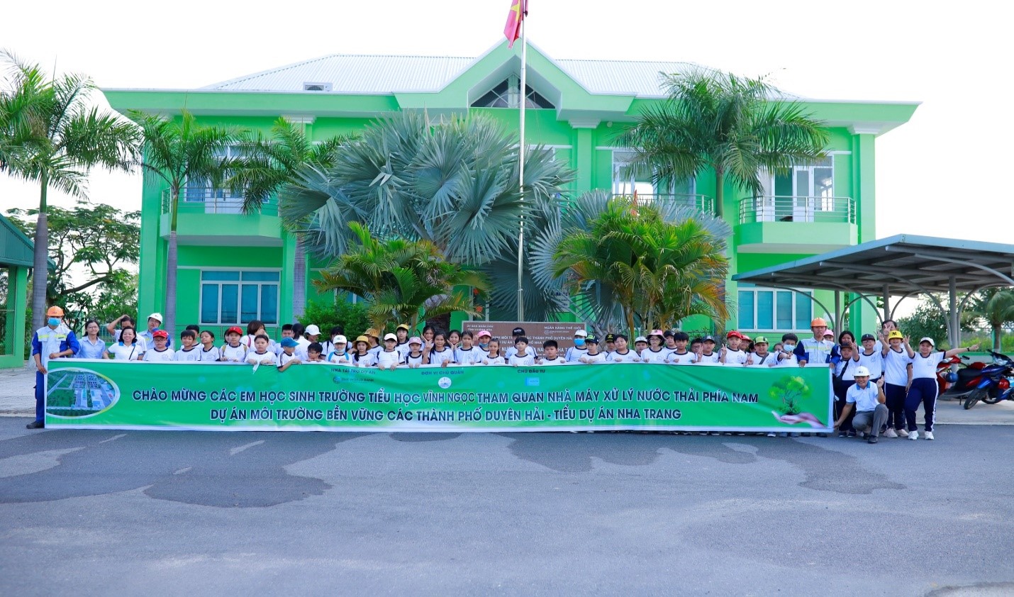 Học sinh Trường Tiểu học Vĩnh Ngọc tham quan Nhà máy xử lý nước thải phía Nam