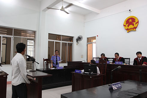 Chửi bới, thách thức công an đang làm nhiệm vụ