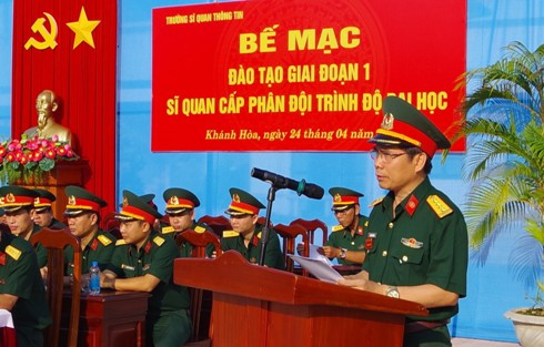 Đại tá Nguyễn Như Thắng - Phó Hiệu trưởng Đào tạo trình bày diễn văn bế mạc.