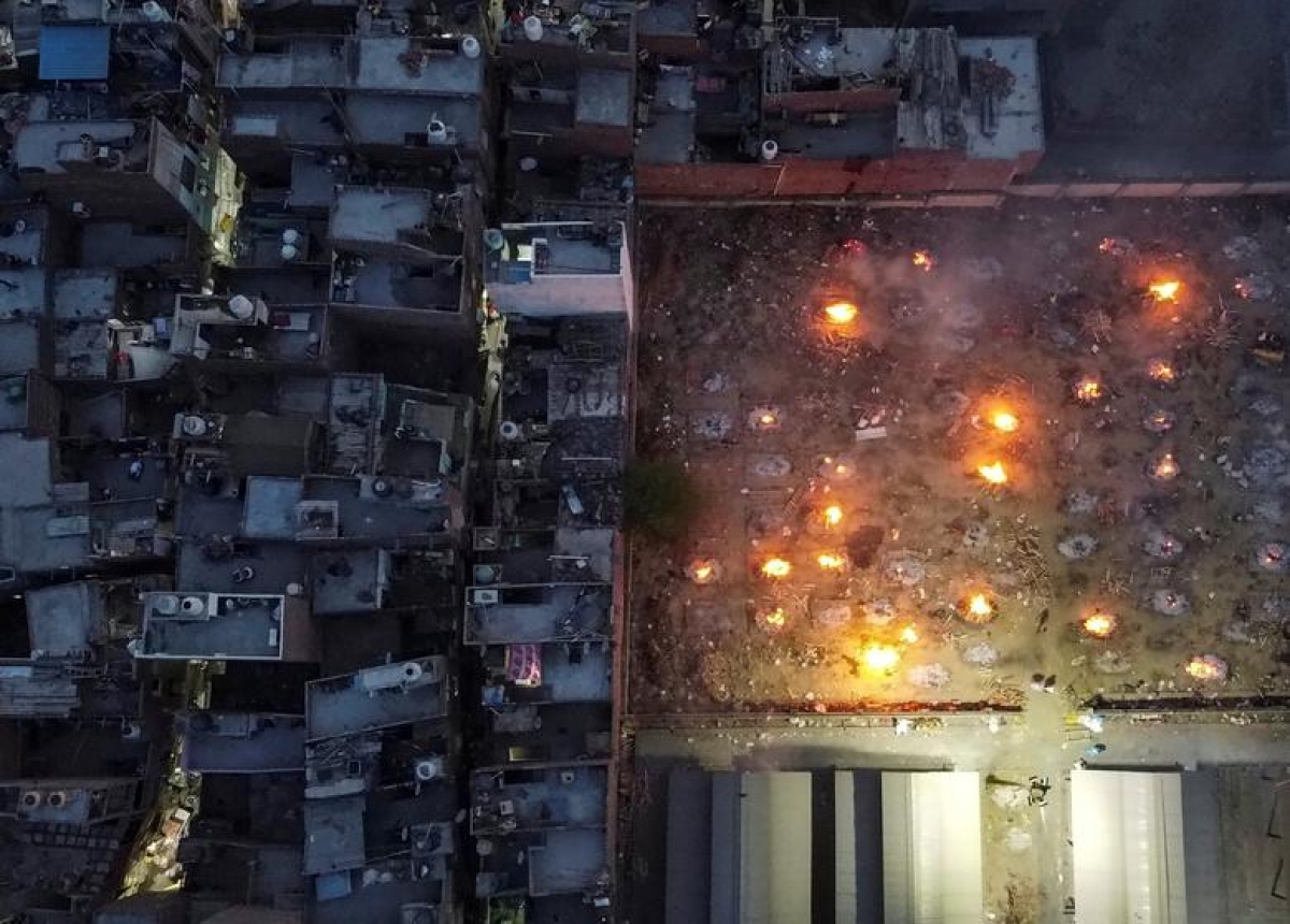 Hình ảnh nhìn từ trên cao một nhà hỏa táng các nạn nhân Covid-19 ở New Delhi hôm 22/4/2021. Ảnh: Reuters