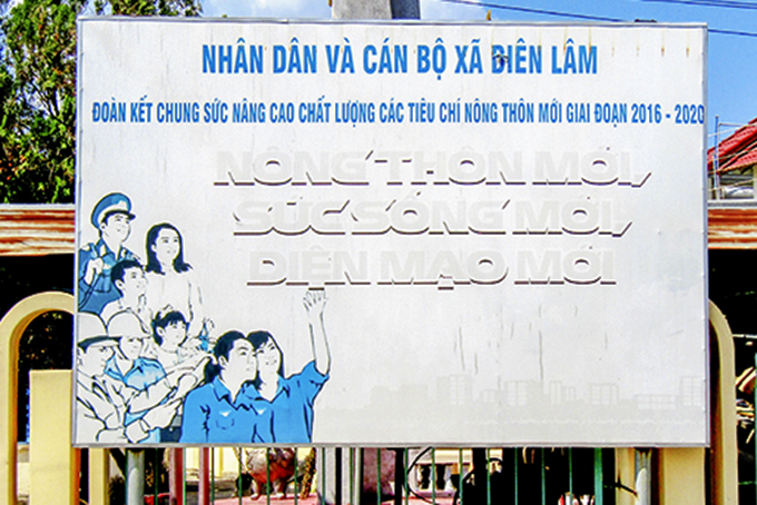 Pa nô tuyên truyền không còn phù hợp