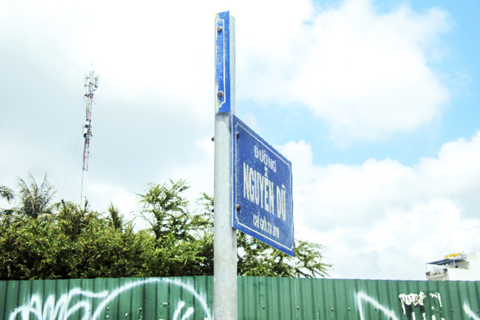 Cần gắn lại biển tên đường