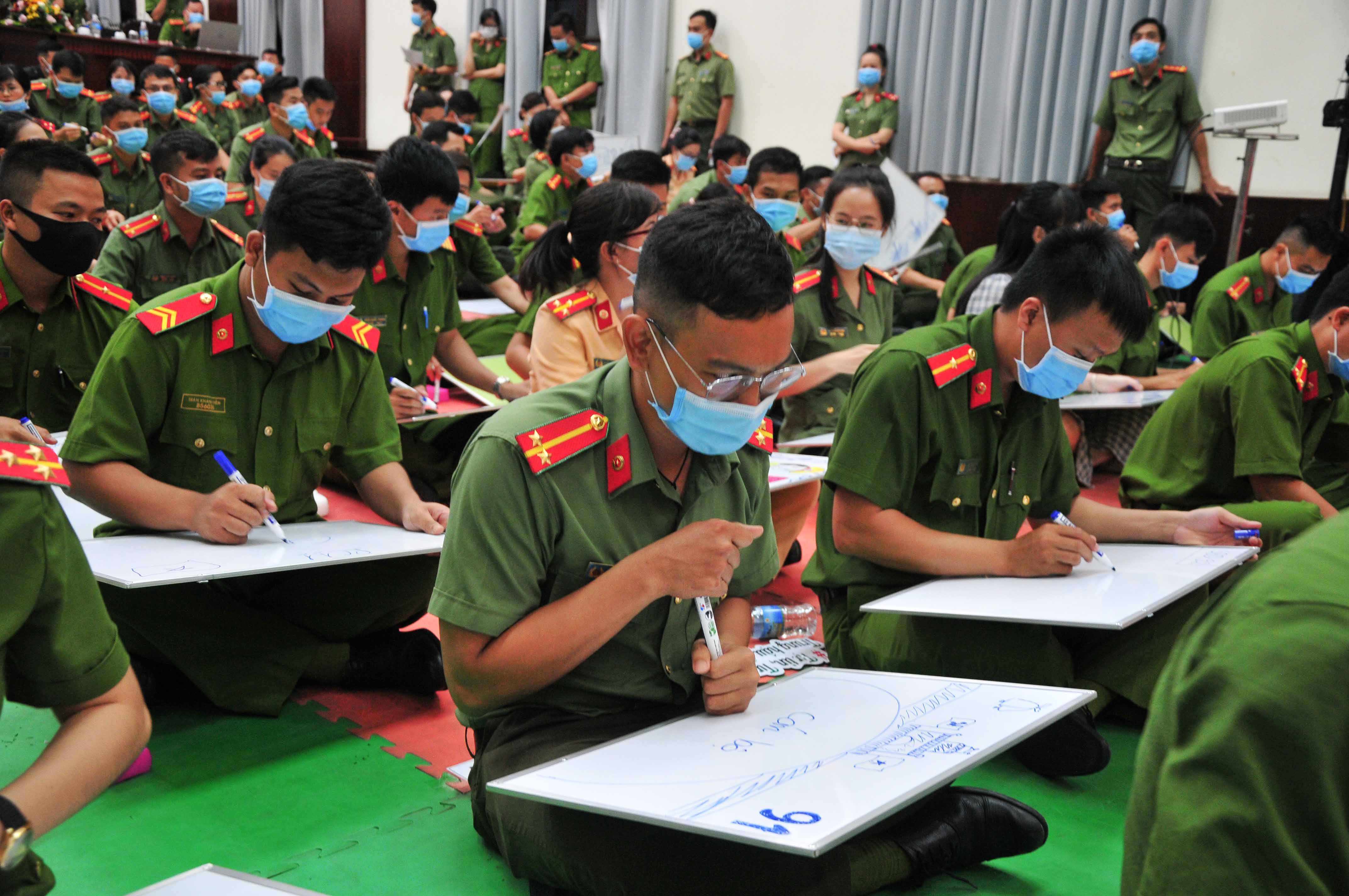 Tổ chức cuộc thi Rung chuông vàng tìm hiểu Nghị quyết Đại hội Đảng