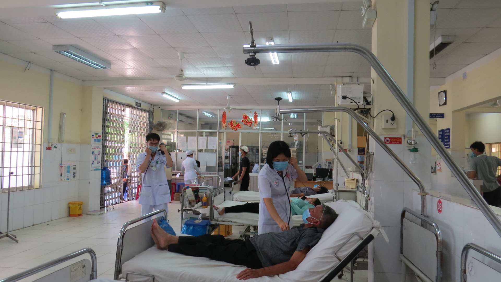Bệnh nhân nhập viện tại Khoa Cấp cứu Bệnh viện Đa khoa tỉnh