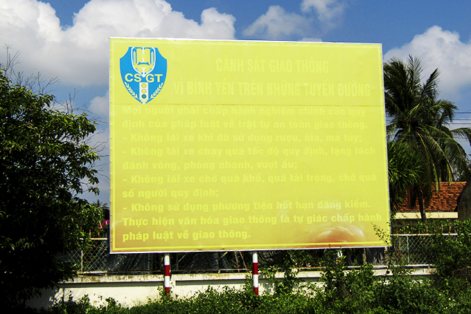 Cần thay mới bảng tuyên truyền